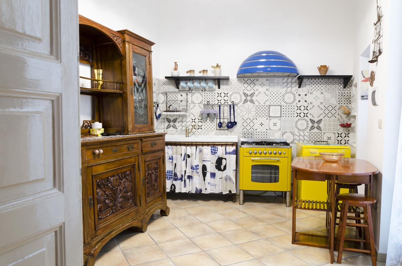 Maria Vittoria Charming Rooms And Apartments Бриндизи Экстерьер фото